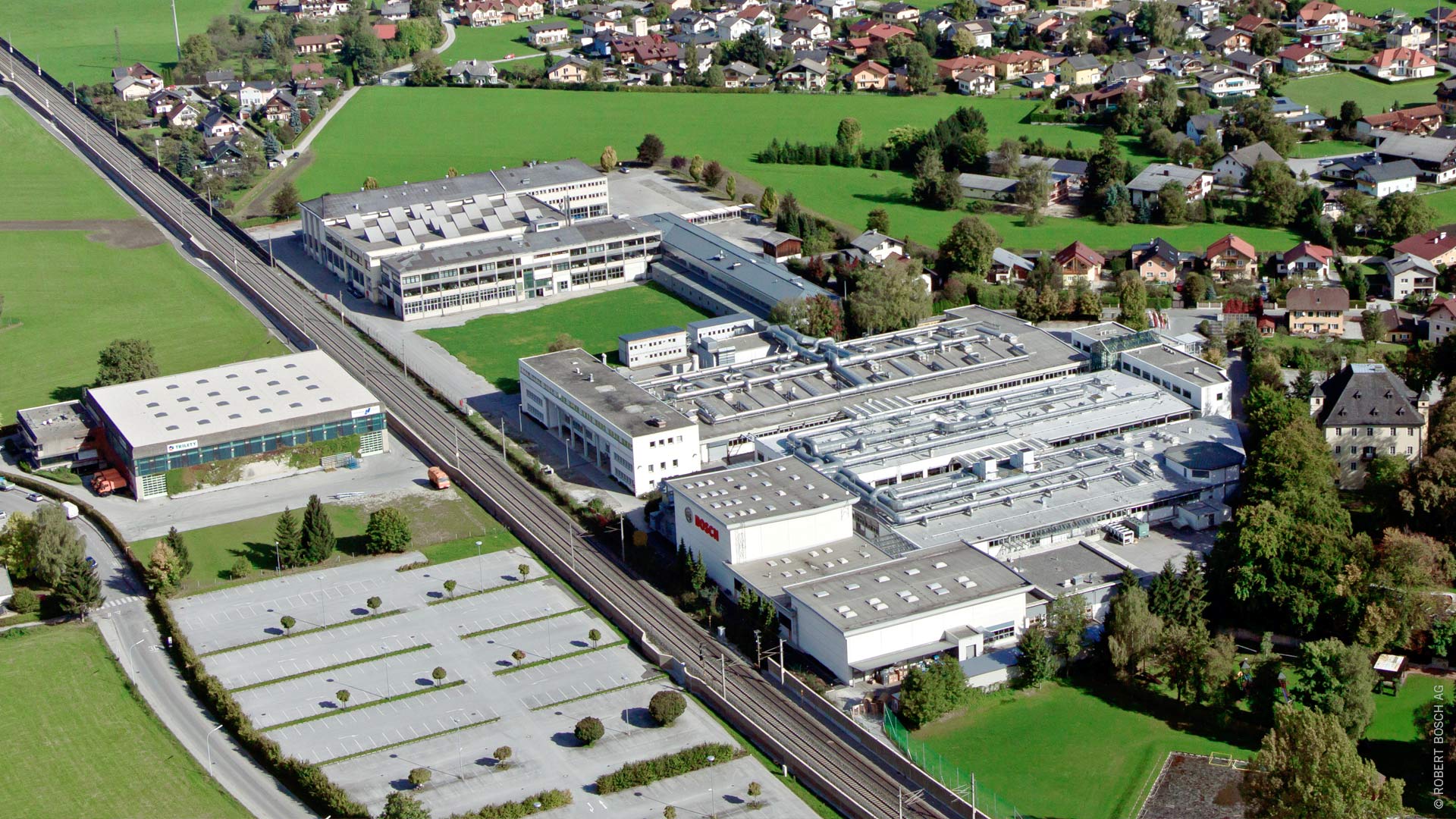 Luftaufnahme der Robert Bosch AG Werks in Hallein 