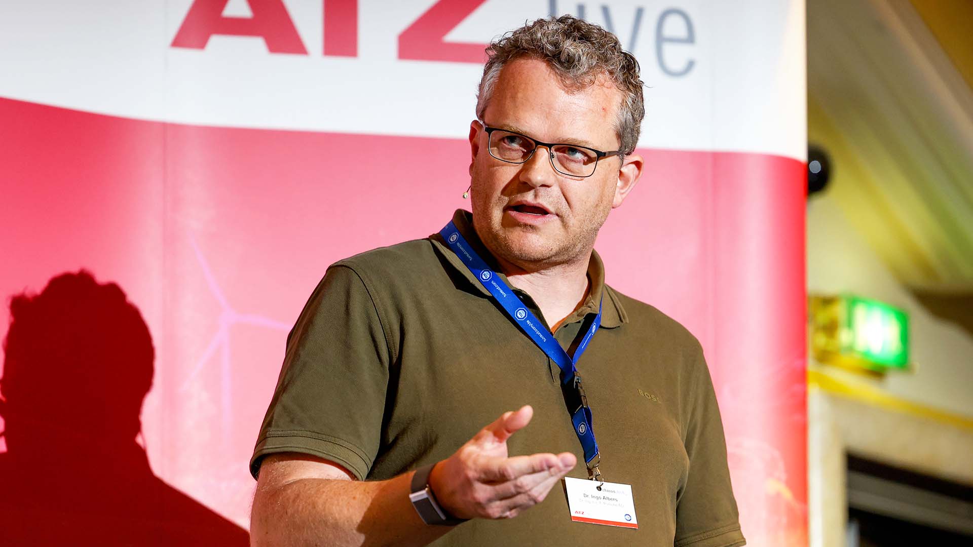 Referent während seines Vortrags am Rednerpult