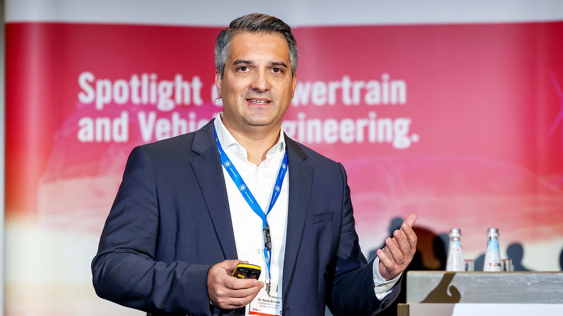 Referent während seines Vortrags am Rednerpult