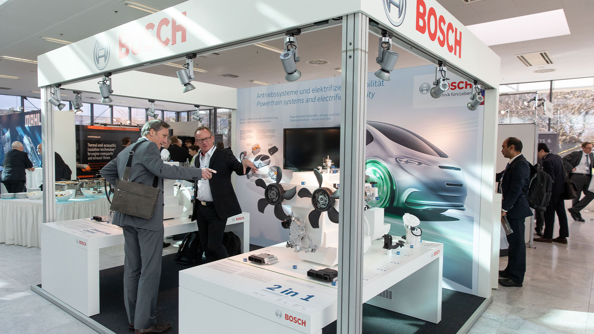 Two gentlemen in conversation at the exhibition stand of Bosch.